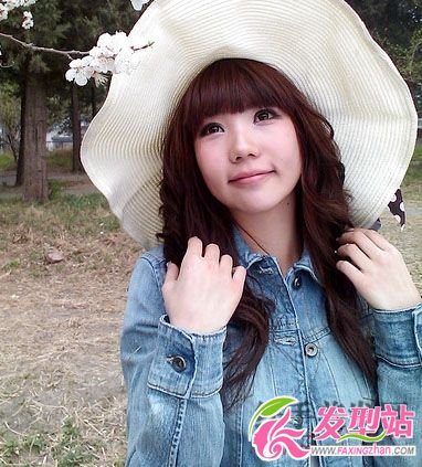 日系風(fēng)格甜美卷發(fā) 公園自拍 日系風(fēng)格甜美卷發(fā) 公園自拍