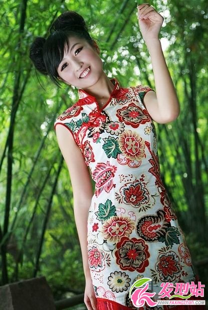 中國(guó)紅丫頭盤發(fā)發(fā)髻盡顯喜氣 中國(guó)紅丫頭盤發(fā)發(fā)髻盡顯喜氣
