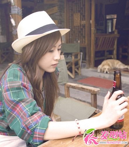 湖邊拍攝長(zhǎng)直發(fā)美女 湖邊拍攝長(zhǎng)直發(fā)美女