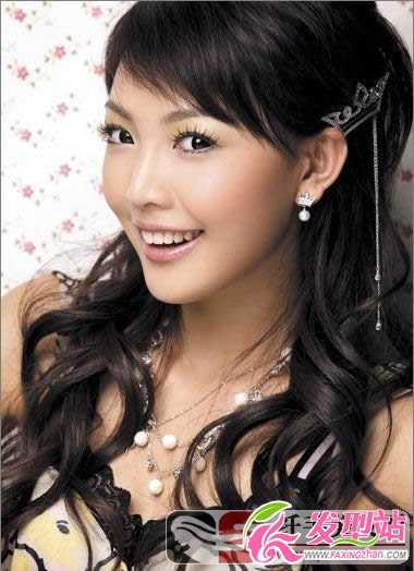 女生長發(fā)發(fā)型自己家中設(shè)計 女生長發(fā)發(fā)型自己家中設(shè)計