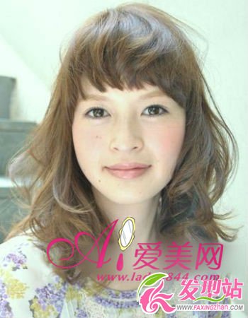 針對臉型選發(fā)型 日系中長梨花頭繼續(xù)HIGH