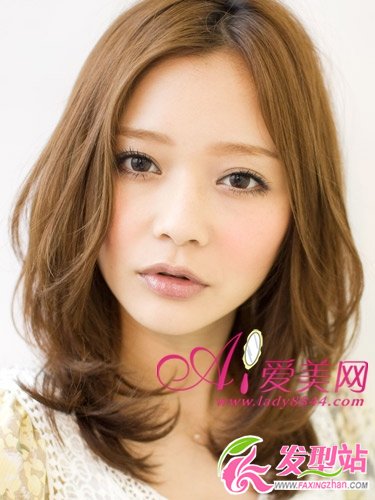2012最熱發(fā)型 中分梨花頭修顏顯氣質(zhì)