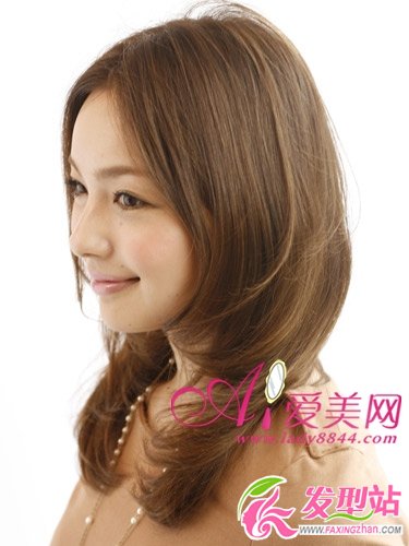 2012最熱發(fā)型 中分梨花頭修顏顯氣質(zhì)