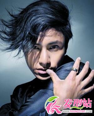 各大時(shí)尚明星大秀“花輪頭”