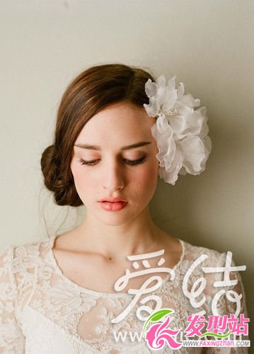完美新娘發(fā)型 應(yīng)對戶外婚禮的多變天氣
