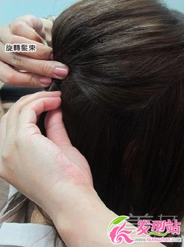 簡(jiǎn)單浪漫公主頭發(fā)型DIY