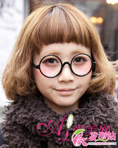 最新女生夏季發(fā)型 百變?cè)煨湍銗勰囊豢?