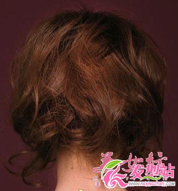 長卷發(fā)變短卷發(fā) 快速DIY聚會短卷發(fā)