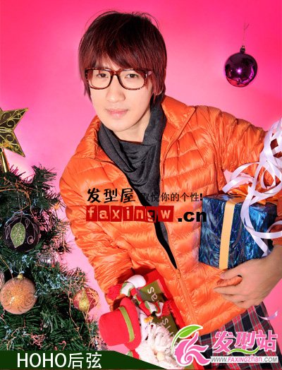 后弦圣誕溫馨寫真 紅色頭發(fā)發(fā)型顯文藝型男范