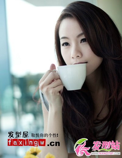 鄧麗欣最新圖片 百變職場發(fā)型演繹時尚魔女