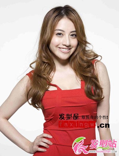 性感女星楊青倩最新時髦卷發(fā)圖片