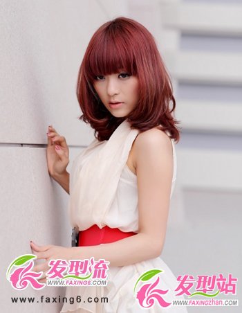 新時(shí)代甜美齊劉海發(fā)型 魅力一夏