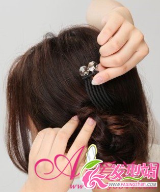 DIY新手扎發(fā)教程 2分鐘立變甜心教主