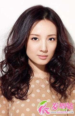 卷發(fā)棒教程 蓬松發(fā)型任你卷