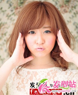 巧用卷發(fā)棒打造柔美動(dòng)人梨花頭