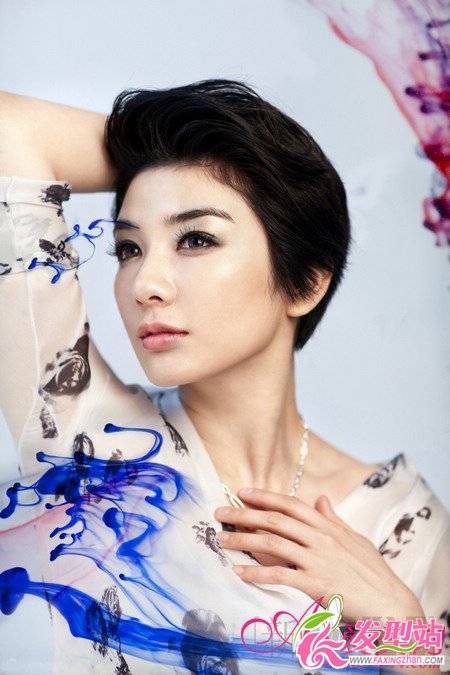 黃奕時尚蛻變 輕松駕馭熟女短發(fā)