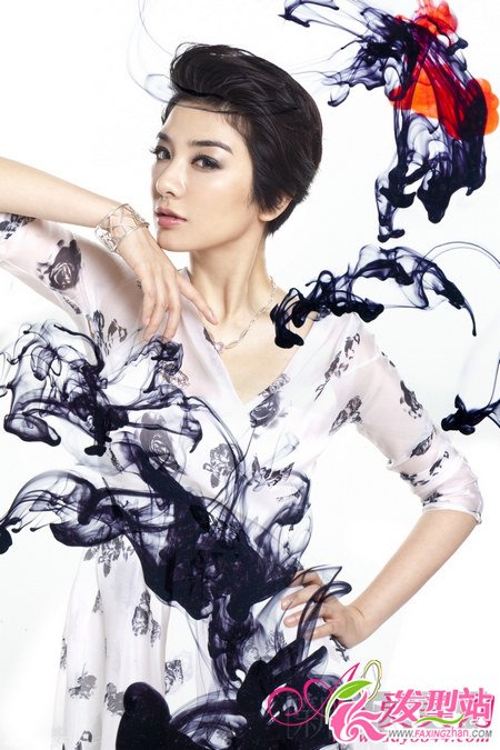 黃奕時尚蛻變 輕松駕馭熟女短發(fā)