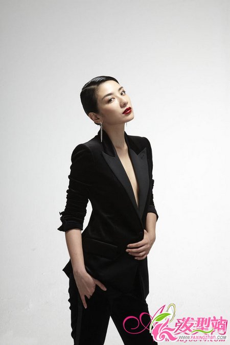 黃奕時尚蛻變 輕松駕馭熟女短發(fā)