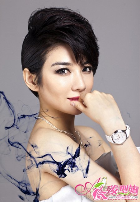 黃奕時尚蛻變 輕松駕馭熟女短發(fā)