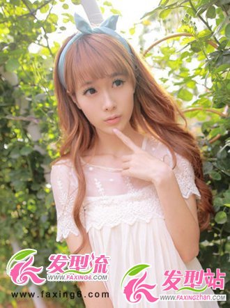 超長(zhǎng)女生長(zhǎng)發(fā)發(fā)型 簡(jiǎn)約大方