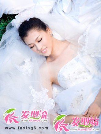 六月唯美浪漫新娘盤(pán)發(fā)