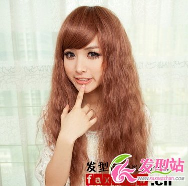 粉嫩少女假發(fā)造型 展現(xiàn)獨(dú)特個性魅力