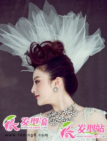 唯美盤發(fā)發(fā)型圖片