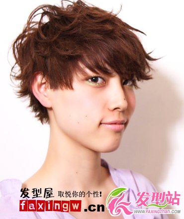 炎熱當?shù)?清涼露耳短發(fā)發(fā)型是王道