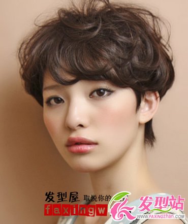 炎熱當?shù)?清涼露耳短發(fā)發(fā)型是王道