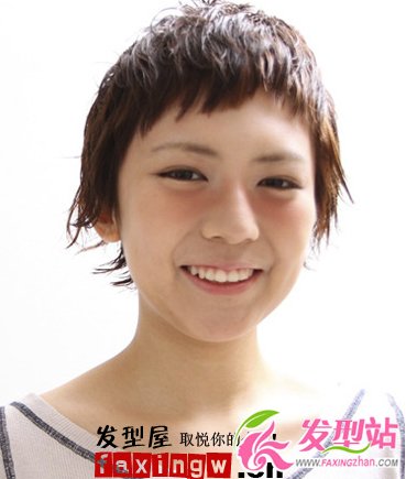 炎熱當(dāng)?shù)?清涼露耳短發(fā)發(fā)型是王道