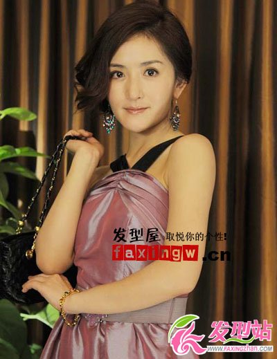 網(wǎng)傳謝娜飛機(jī)上撒潑 謝娜大餅?zāi)槹l(fā)型盤(pán)點(diǎn)
