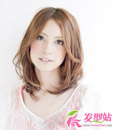 七款專為方臉妹設(shè)計(jì)的小臉發(fā)型