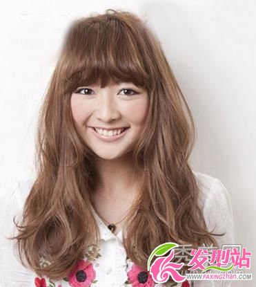 2012流行發(fā)型之五款百分百瘦臉的卷發(fā)