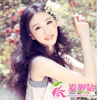 今夏卷發(fā) 盡顯淑女風(fēng)