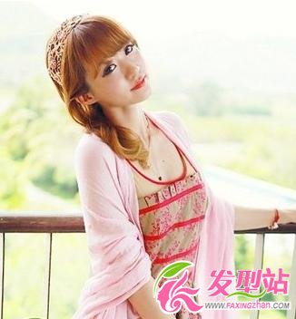 今夏卷發(fā) 盡顯淑女風