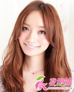中分長(zhǎng)發(fā)完美修飾臉型