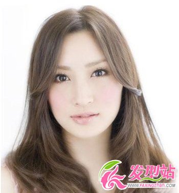 時(shí)尚中分發(fā)型 瘦臉又不厚重