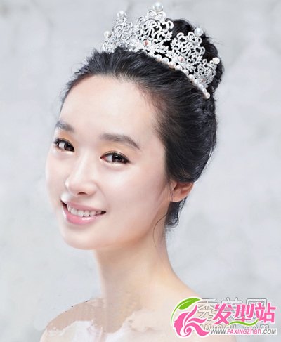 新娘盤發(fā) 夢(mèng)幻婚禮靚發(fā)型(組圖)