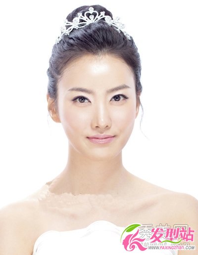 新娘盤發(fā) 夢(mèng)幻婚禮靚發(fā)型(組圖)
