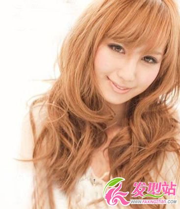 2012時(shí)髦長(zhǎng)卷發(fā) 瘦臉百分百
