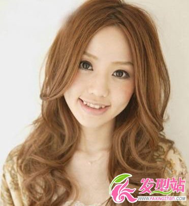 2012時(shí)髦長(zhǎng)卷發(fā) 瘦臉百分百