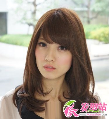 冬季中長(zhǎng)發(fā)內(nèi)扣燙發(fā)發(fā)型