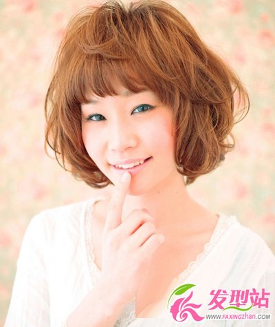 春季流行波波頭 突顯清新氣質(zhì)美