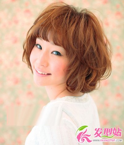 春季流行波波頭 突顯清新氣質(zhì)美
