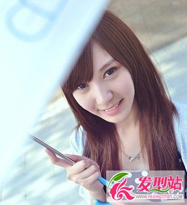 圓臉齊劉海中長發(fā)發(fā)型圖片