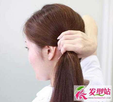 氣質(zhì)長發(fā)魚骨辮編發(fā)盤發(fā)教程圖解