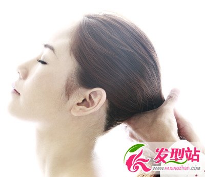 燙發(fā)后要涂抹發(fā)膠定型