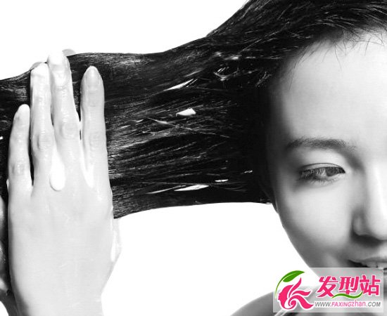 頭發(fā)干澀時就多抹一些護(hù)發(fā)乳