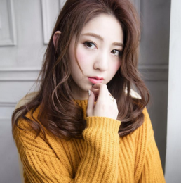 女生無(wú)劉海時(shí)尚發(fā)型 長(zhǎng)劉海中分偏分發(fā)型圖片