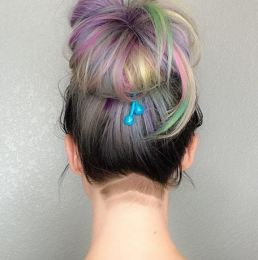 原宿非主流女生剃一半 后腦勺雕刻花紋發(fā)型圖片